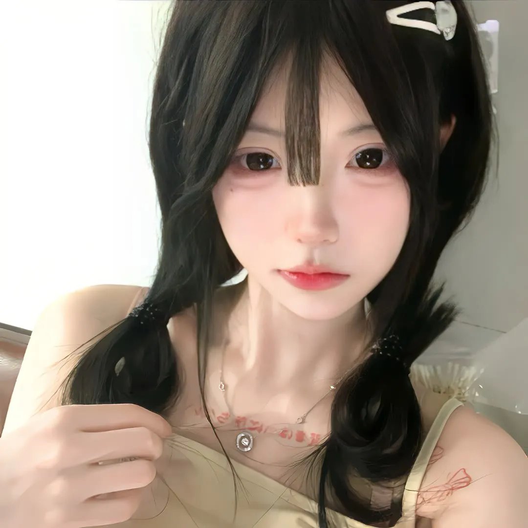 庭院里的女人